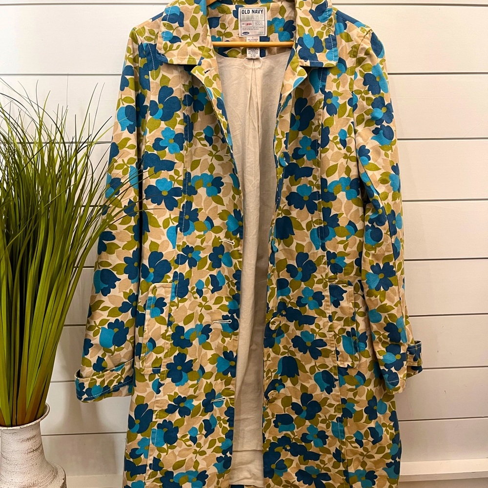 Old Navy Spring or Fall Jacket.  Pit to Pit: 20in.  Length 36in.